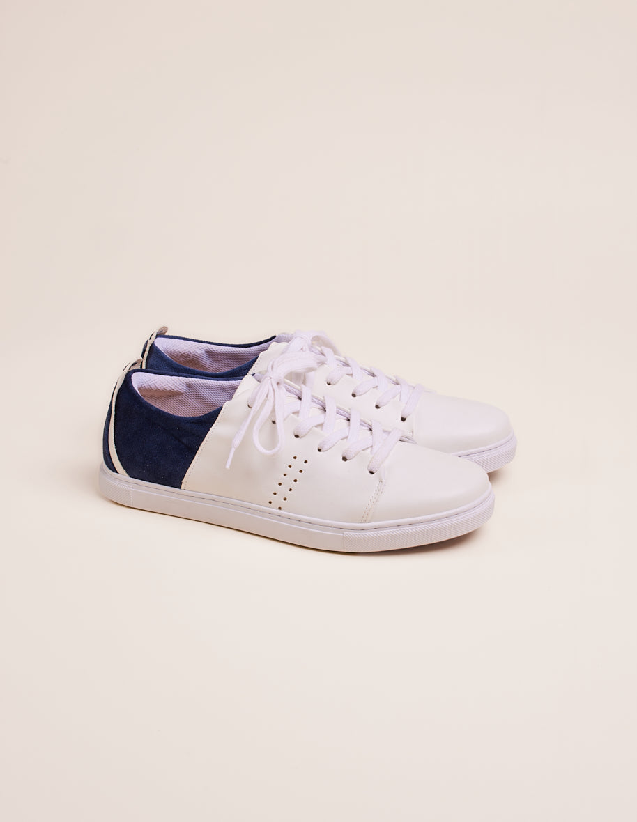 Baskets basses René - Cuir vegan blanc et velours marine